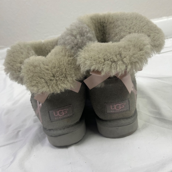 Ugg Women’s Bailey Bow II Ankle Boot Sz 7US 5.5UK Slip on Suede Gray - Picture 3 of 10